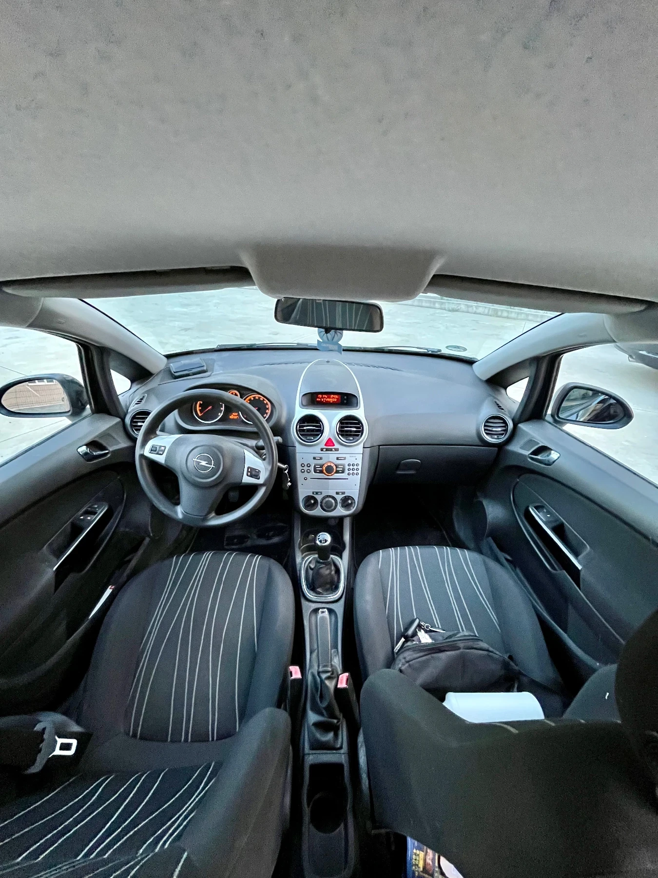 Opel Corsa 1.2 - изображение 8