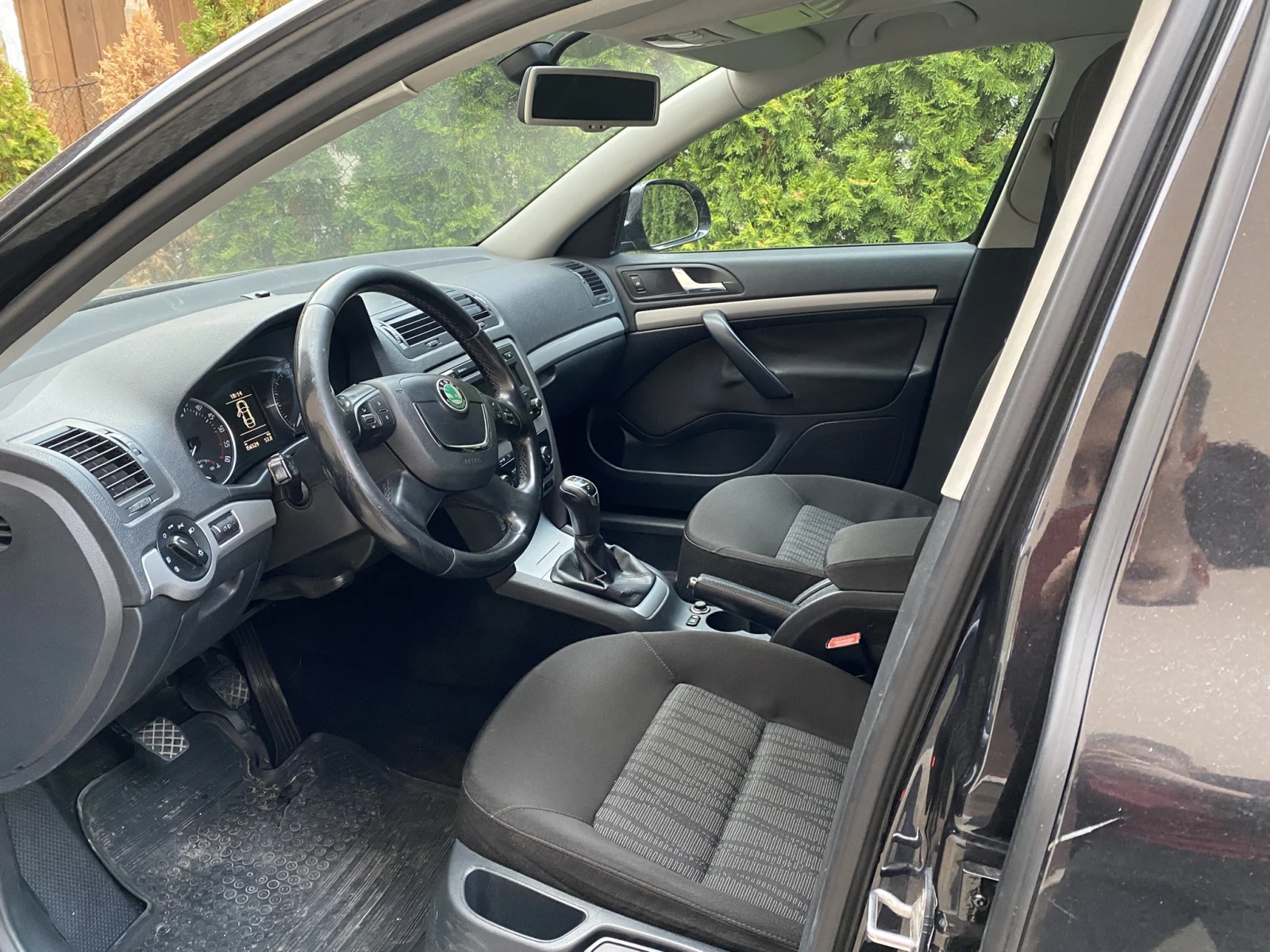 Skoda Octavia 1.6 TDI  | Mobile.bg — изображение 11