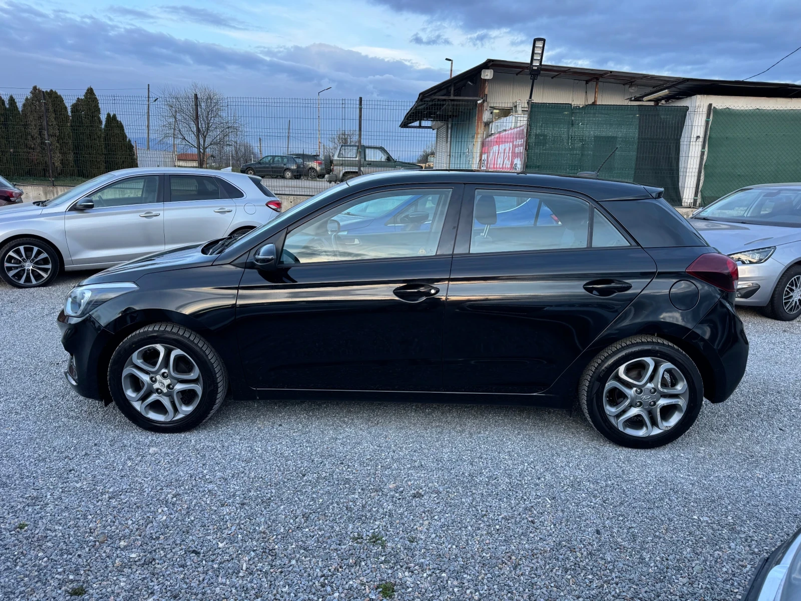 Hyundai I20 1.2i Facelift!! Camera!! Euro 6!!, снимка 3 - Автомобили и джипове - 54039154