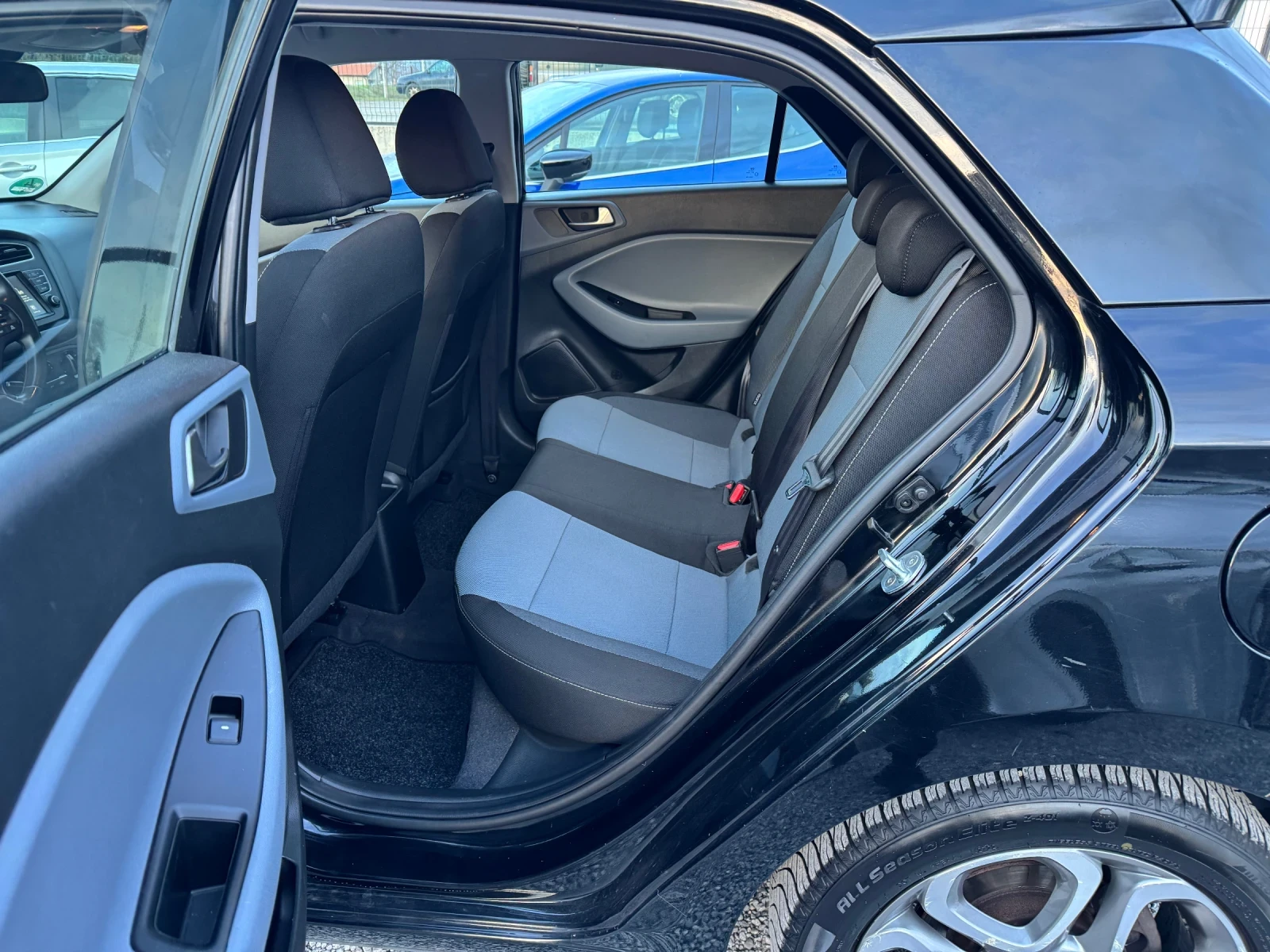 Hyundai I20 1.2i Facelift!! Camera!! Euro 6!!, снимка 13 - Автомобили и джипове - 54039154