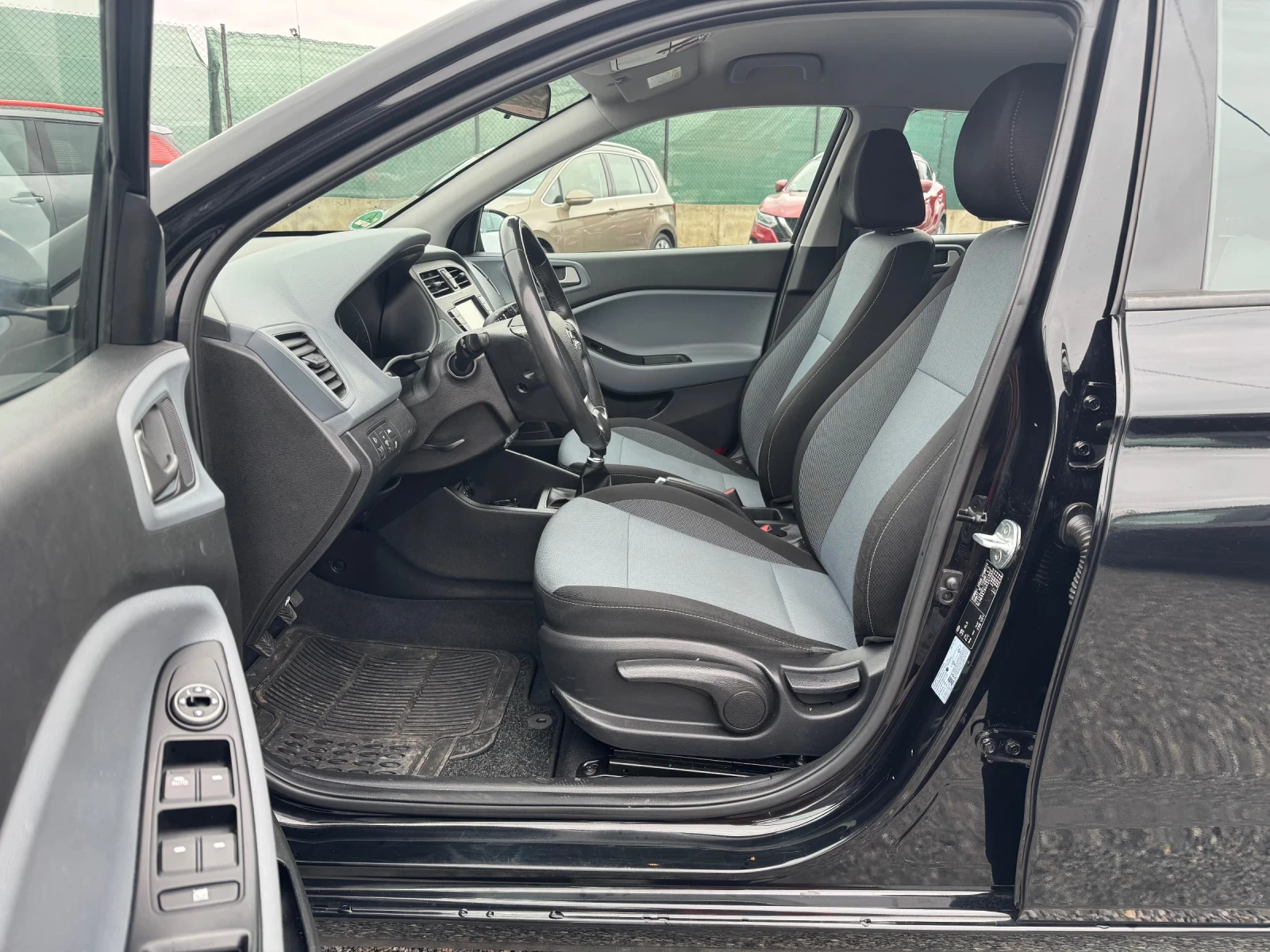 Hyundai I20 1.2i Facelift!! Camera!! Euro 6!!, снимка 9 - Автомобили и джипове - 54039154