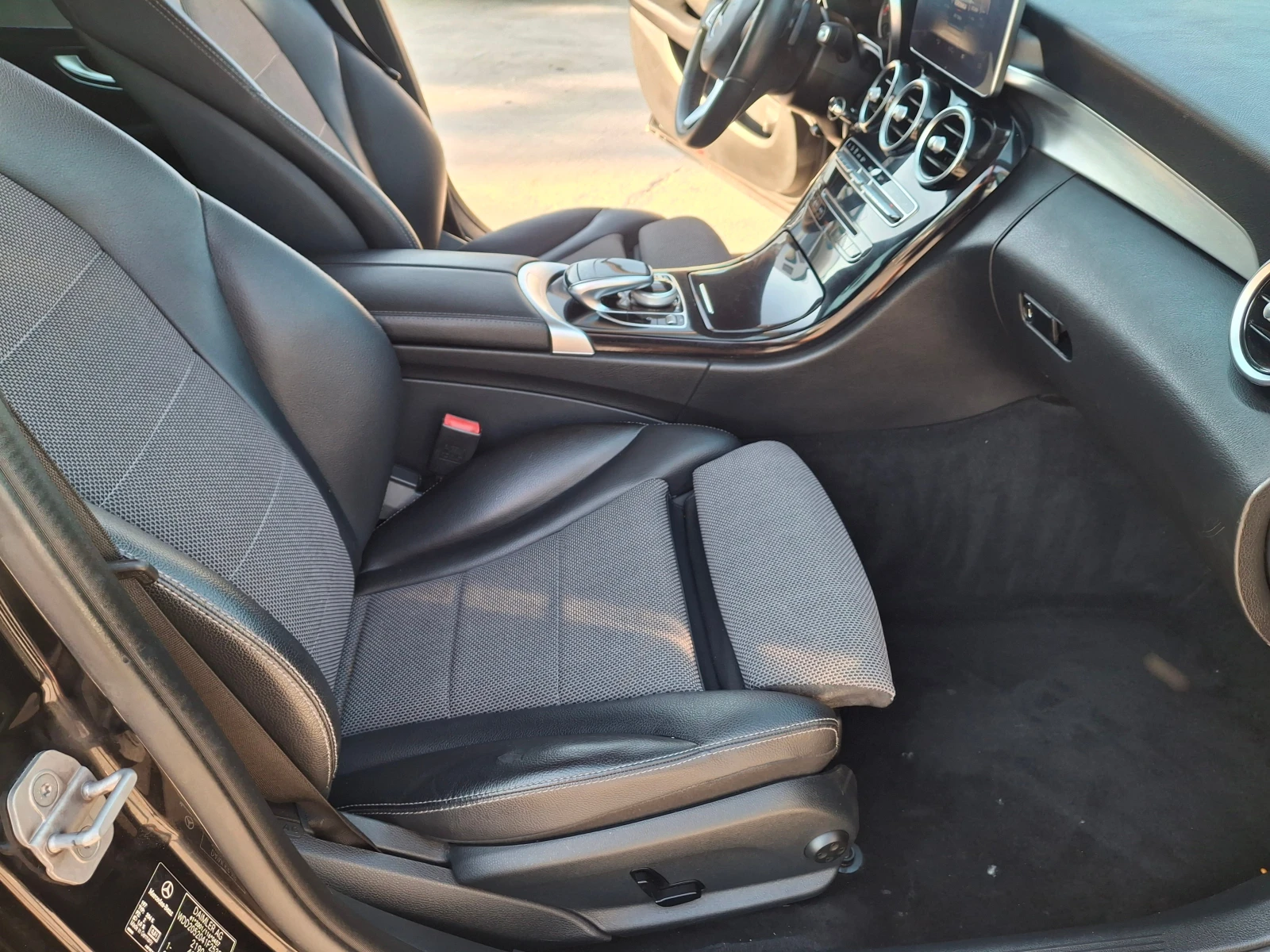 Mercedes-Benz C 220 AMG FULL , снимка 10 - Автомобили и джипове - 55095687