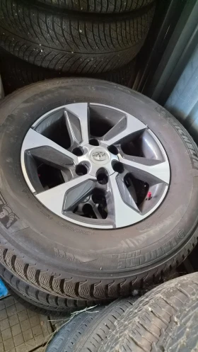 Toyota Hilux Джанти с гуми, снимка 1
