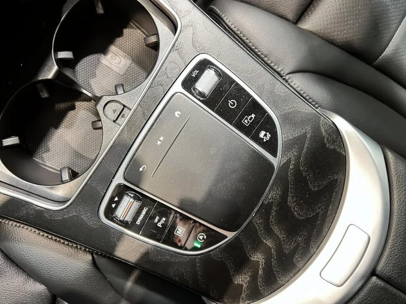 Mercedes-Benz GLC 300 4MATIC* АвтоКредит* (ЦЕНА ДО БГ), снимка 13 - Автомобили и джипове - 53406523