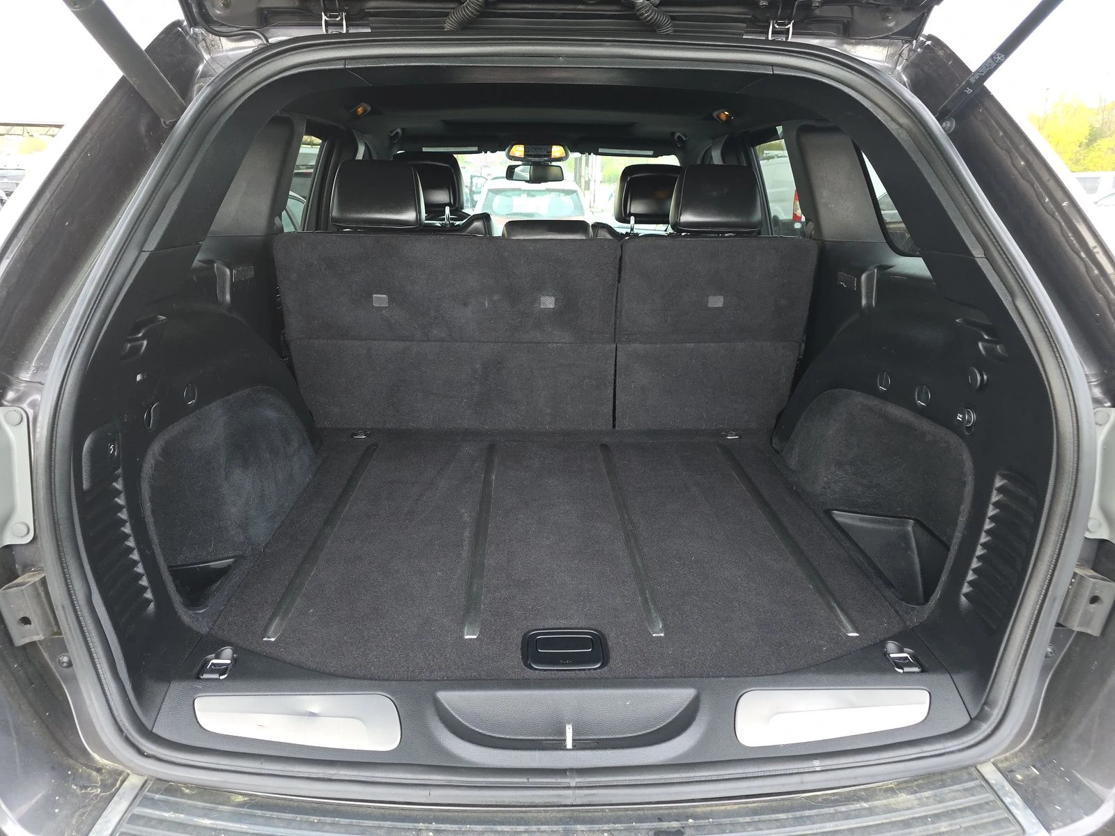 Jeep Grand cherokee 3.6* V6* 8ZF* ПОДГРЕВ* КАМЕРА* КЕЙЛЕС* LANE* ASSIS, снимка 14 - Автомобили и джипове - 54139116