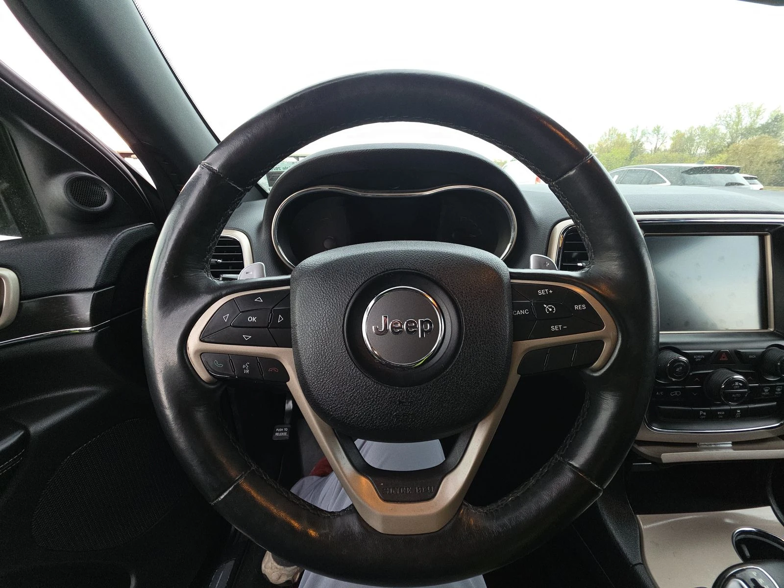 Jeep Grand cherokee 3.6* V6* 8ZF* ПОДГРЕВ* КАМЕРА* КЕЙЛЕС* LANE* ASSIS, снимка 9 - Автомобили и джипове - 54139116