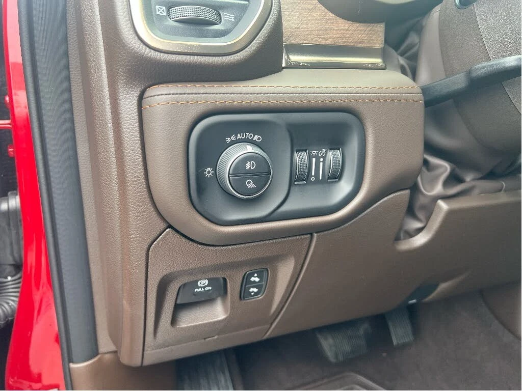 Dodge RAM 1500 Limited Longhorn Crew Cab 4WD, снимка 12 - Автомобили и джипове - 54611885