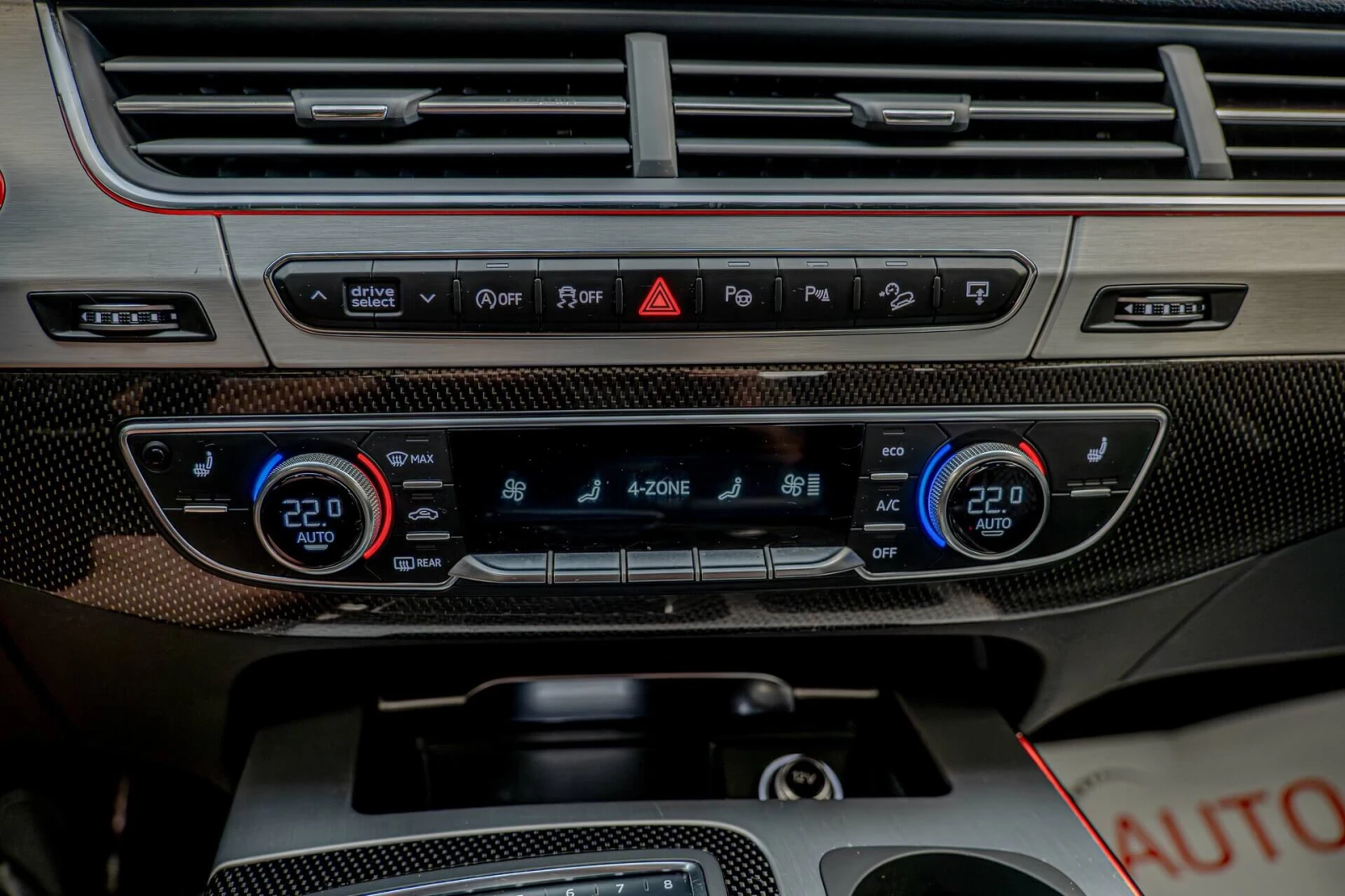 Audi SQ7 4.0TDI/HuD/Virtual/Bose/Carbon/Ambient/DLR, снимка 12 - Автомобили и джипове - 54759470