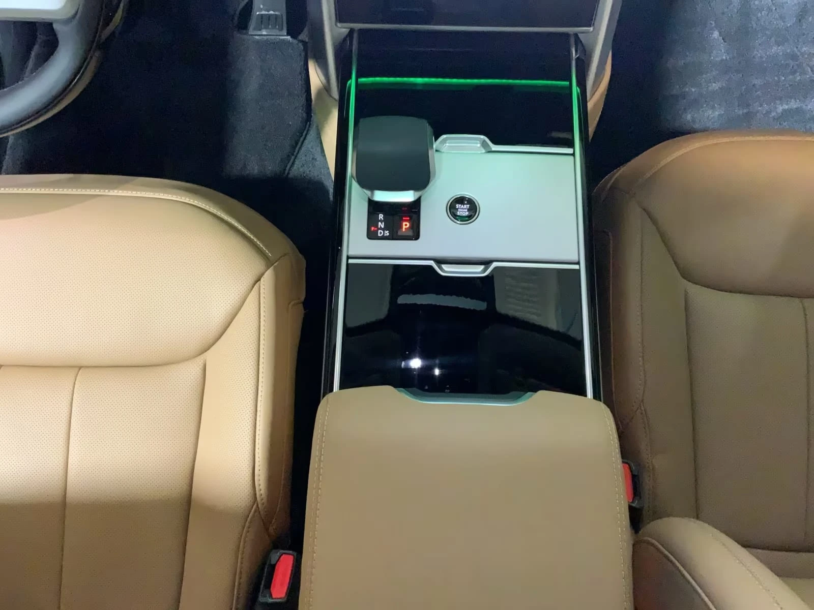 Land Rover Range rover P550e Autobiography, снимка 6 - Автомобили и джипове - 54930309
