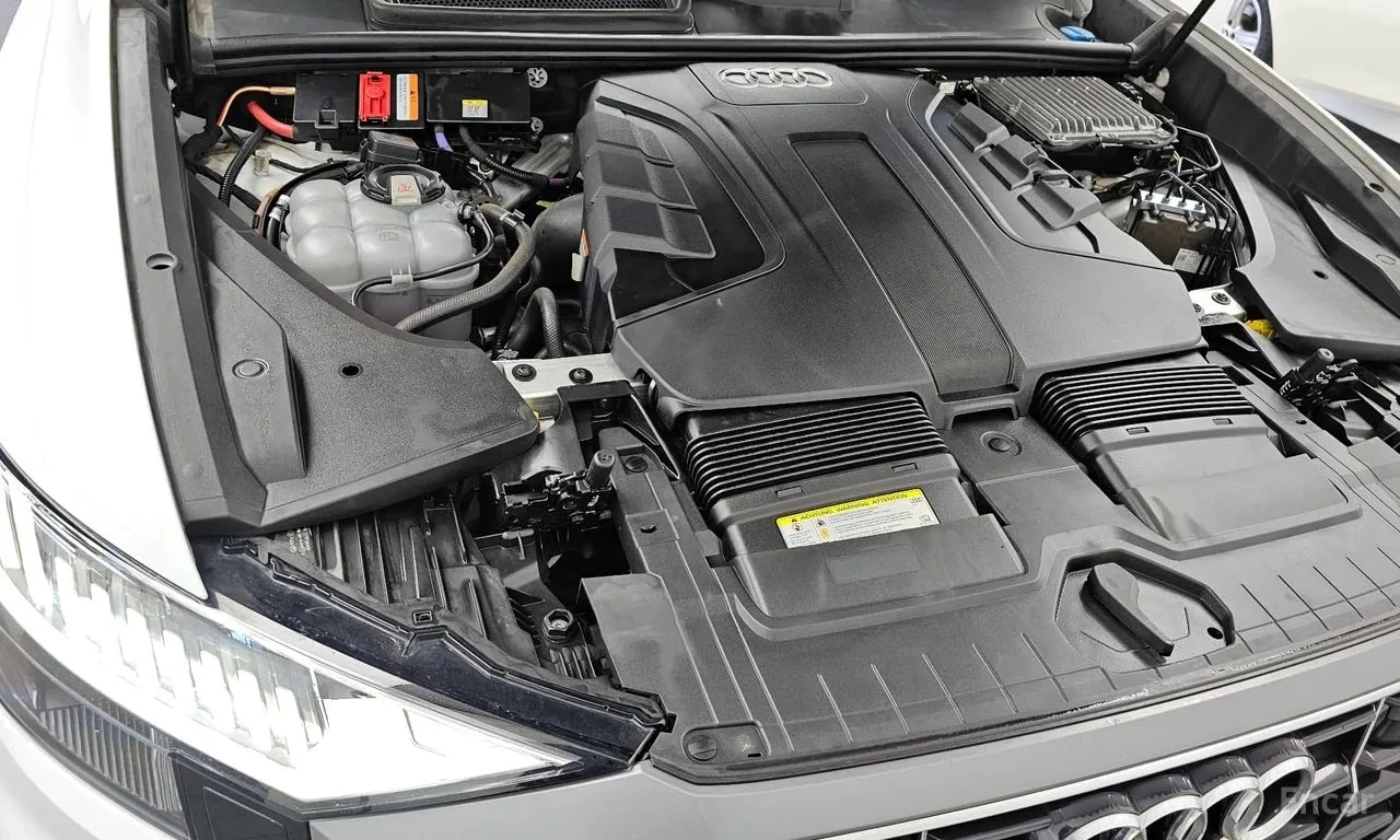 Audi Q8 / 45 TDI / ОБДУХВАНЕ / 360 / ПАНОРАМА / ХЕД-ЪП, снимка 6 - Автомобили и джипове - 56099351
