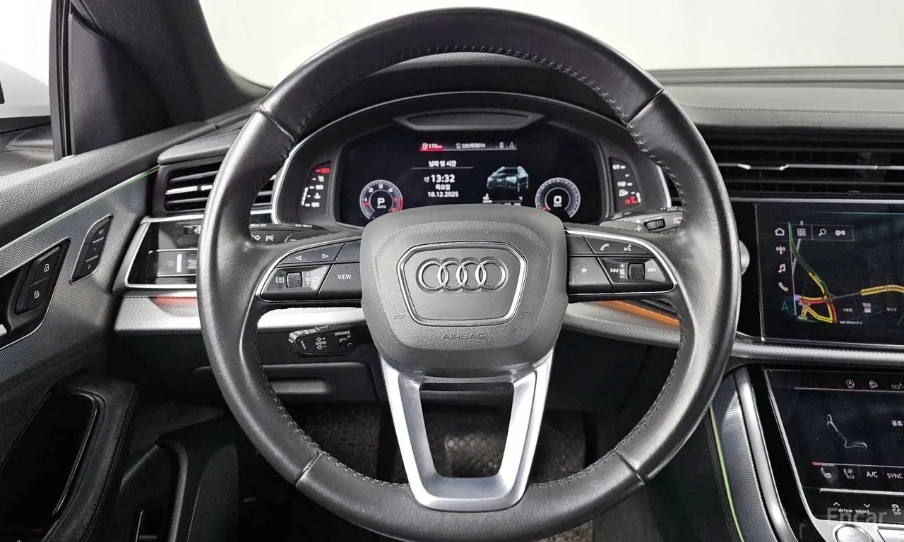 Audi Q8 / 45 TDI / ОБДУХВАНЕ / 360 / ПАНОРАМА / ХЕД-ЪП, снимка 13 - Автомобили и джипове - 56099351
