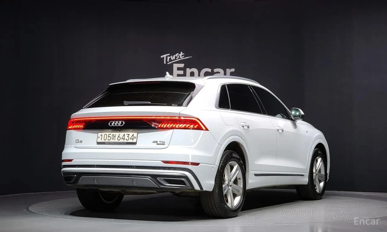 Audi Q8 / 45 TDI / ОБДУХВАНЕ / 360 / ПАНОРАМА / ХЕД-ЪП, снимка 2 - Автомобили и джипове - 56099351