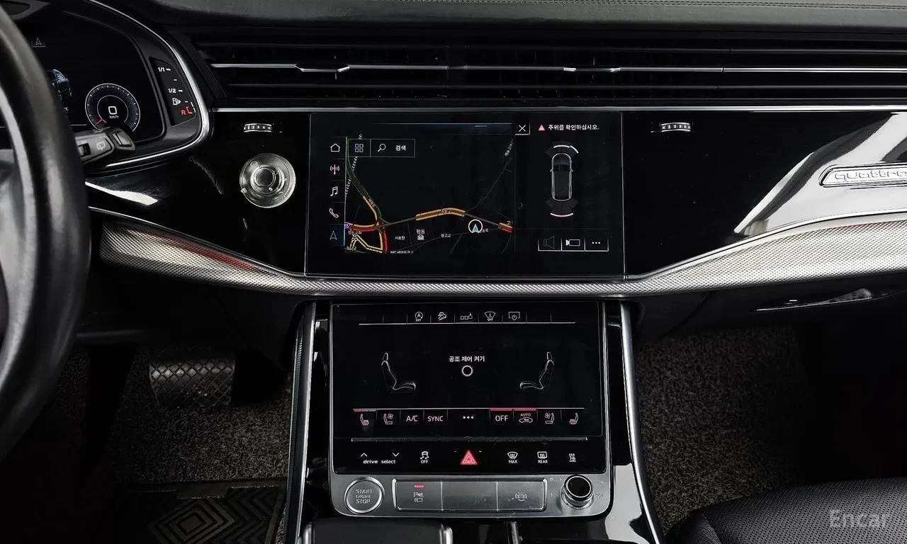 Audi Q8 / 45 TDI / ОБДУХВАНЕ / 360 / ПАНОРАМА / ХЕД-ЪП, снимка 14 - Автомобили и джипове - 56099351