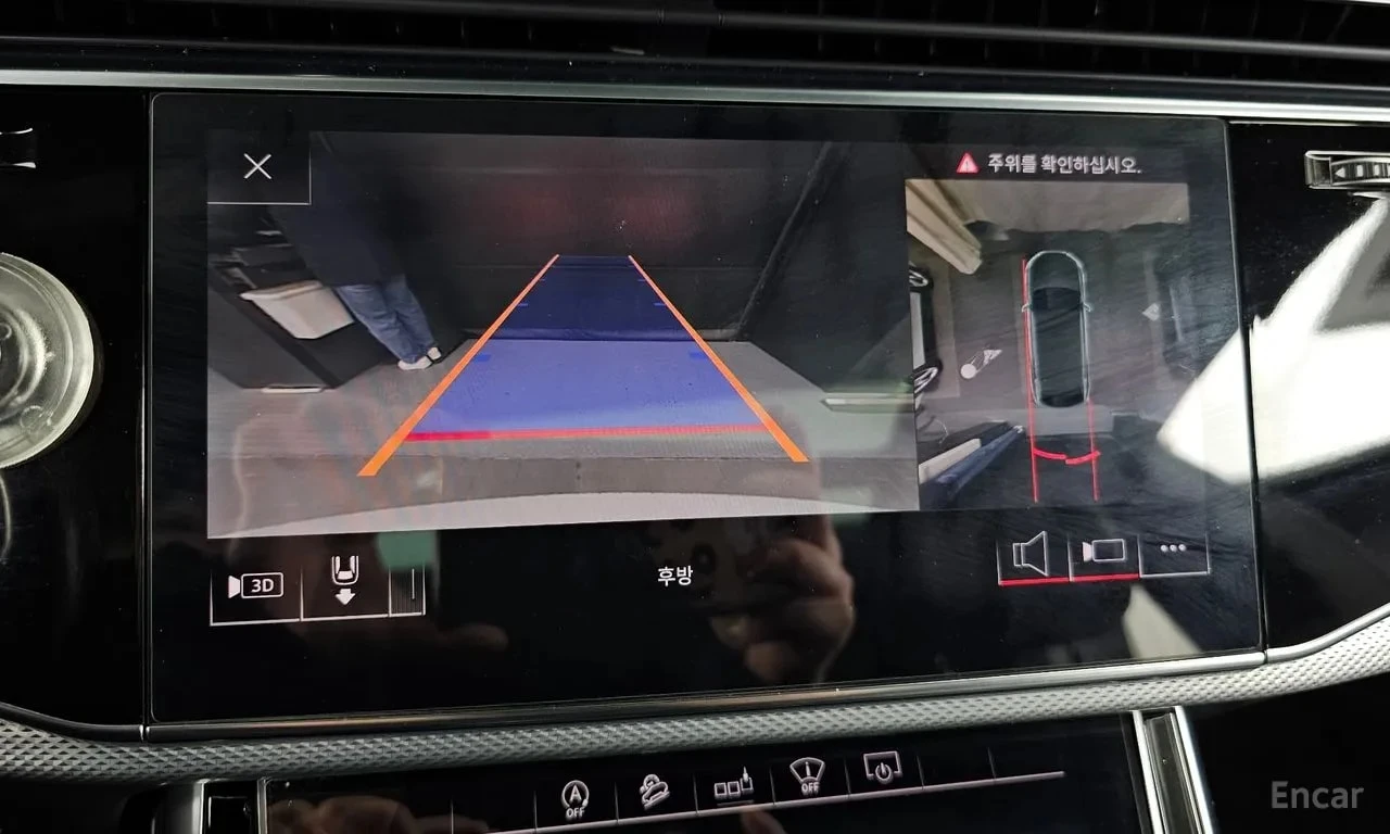 Audi Q8 / 45 TDI / ОБДУХВАНЕ / 360 / ПАНОРАМА / ХЕД-ЪП, снимка 15 - Автомобили и джипове - 56099351