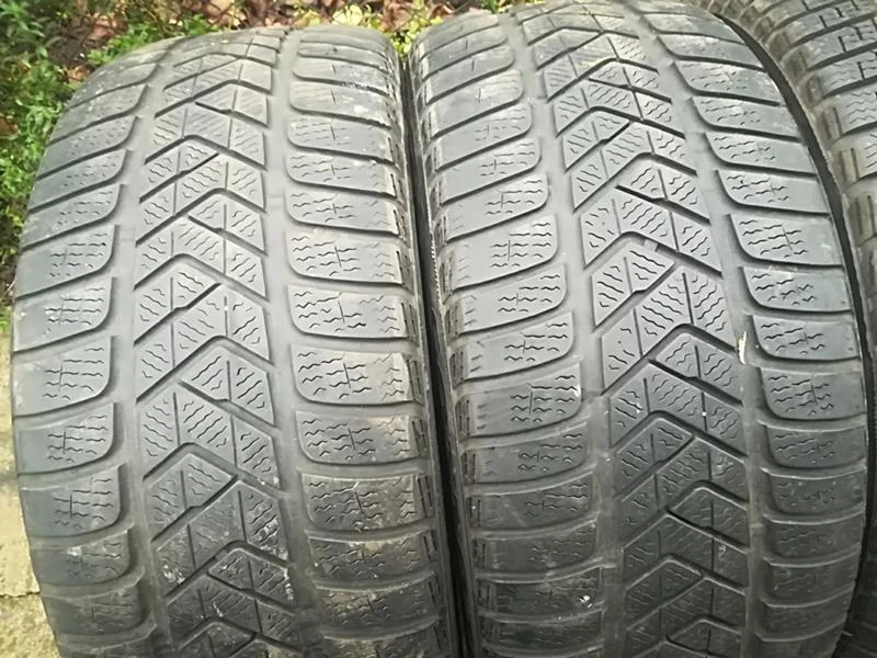 Гуми Зимни 245/45R18, снимка 2 - Гуми и джанти - 23635922