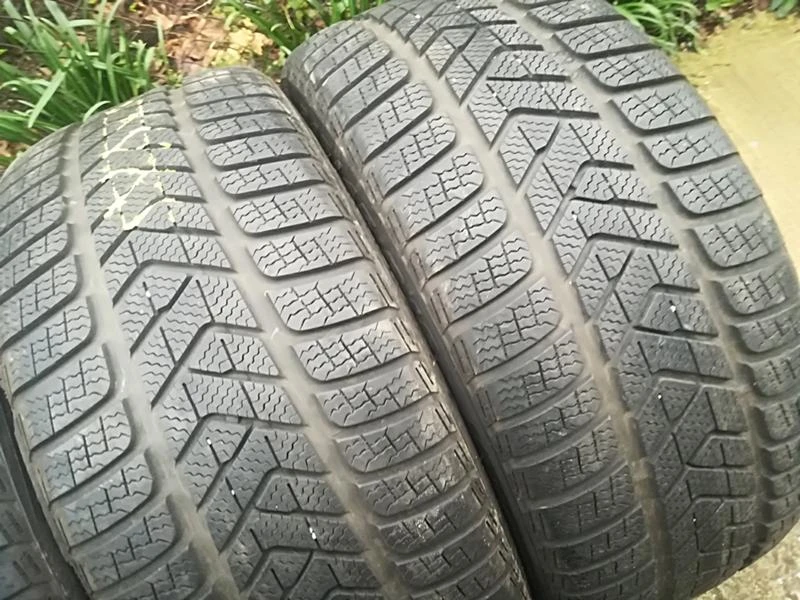 Гуми Зимни 245/45R18, снимка 3 - Гуми и джанти - 23635922