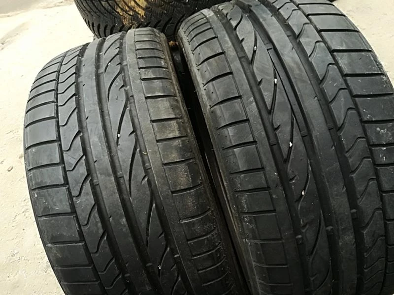 Гуми Зимни 215/40R17, снимка 2 - Гуми и джанти - 23684894