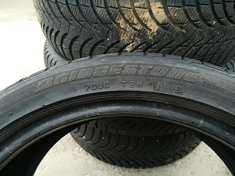 Гуми Зимни 215/40R17, снимка 4 - Гуми и джанти - 23684894