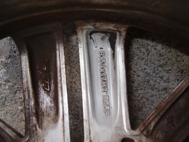 Гуми с джанти Kumho 215/50R17, снимка 2 - Гуми и джанти - 54251769