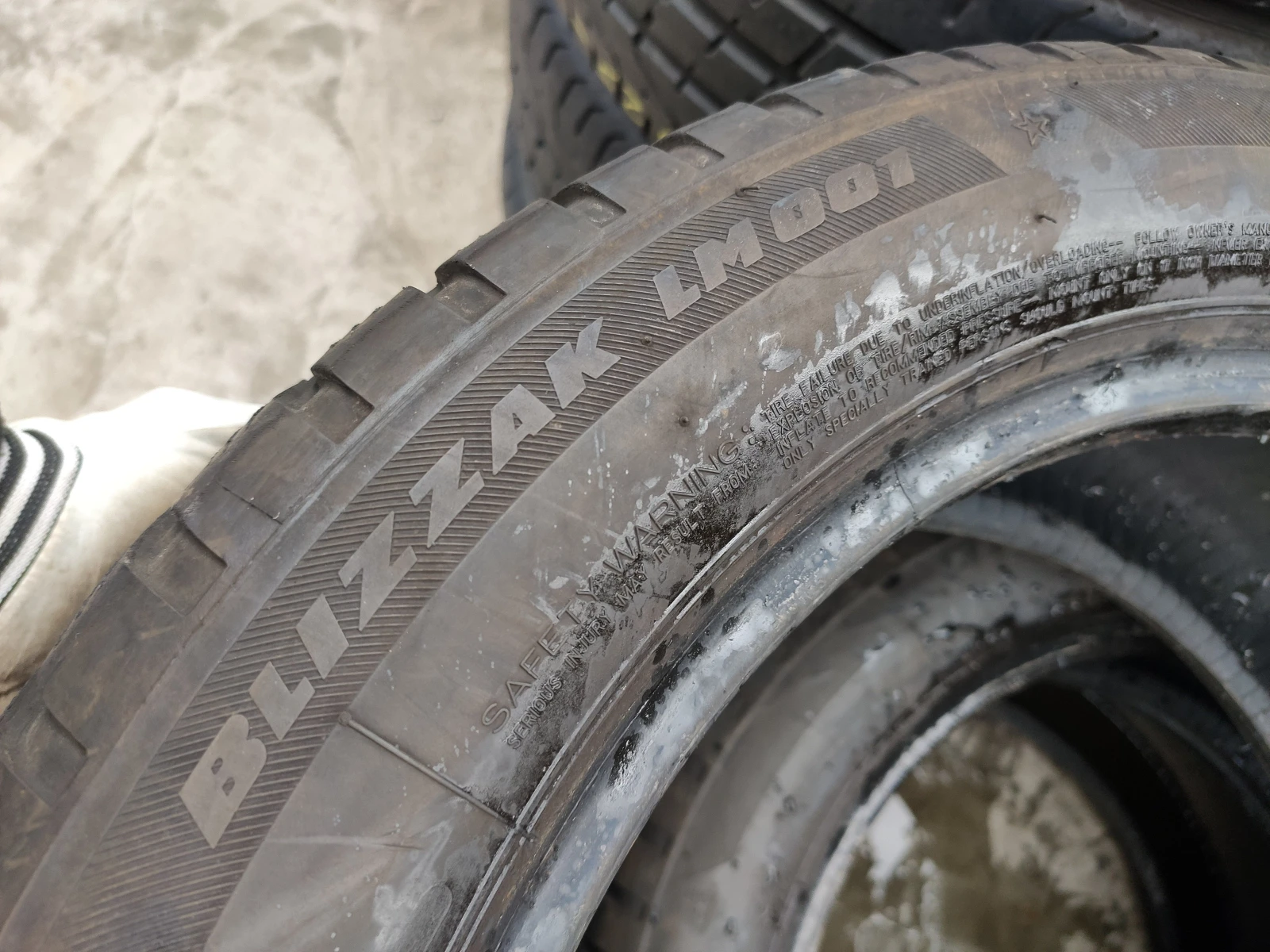 Гуми Зимни 225/50R17, снимка 8 - Гуми и джанти - 54986401
